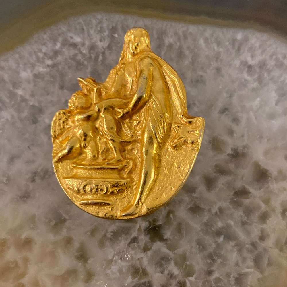 Vintage Alvin Studios Paduan Venus & Cupid golden brooch 1.75" x 1.25" Guc